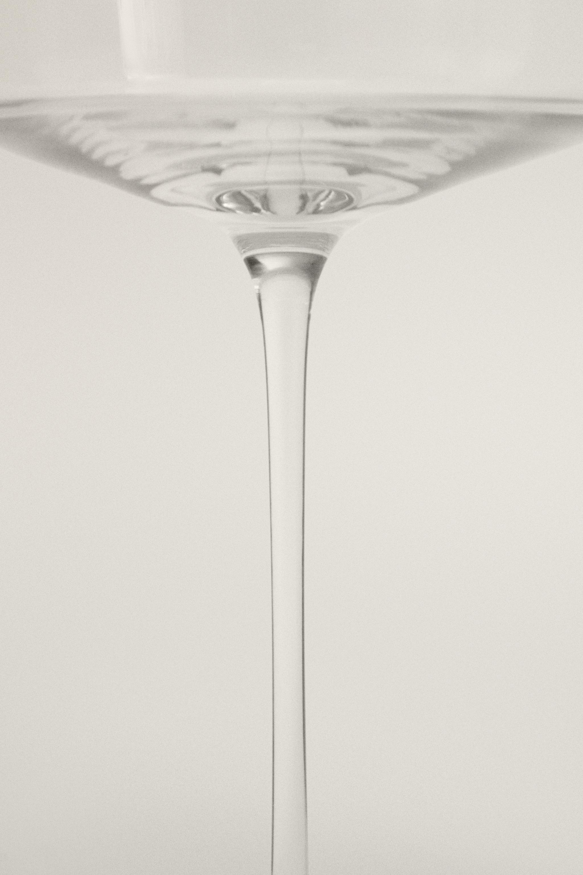 LOW CRYSTALLINE GLASS